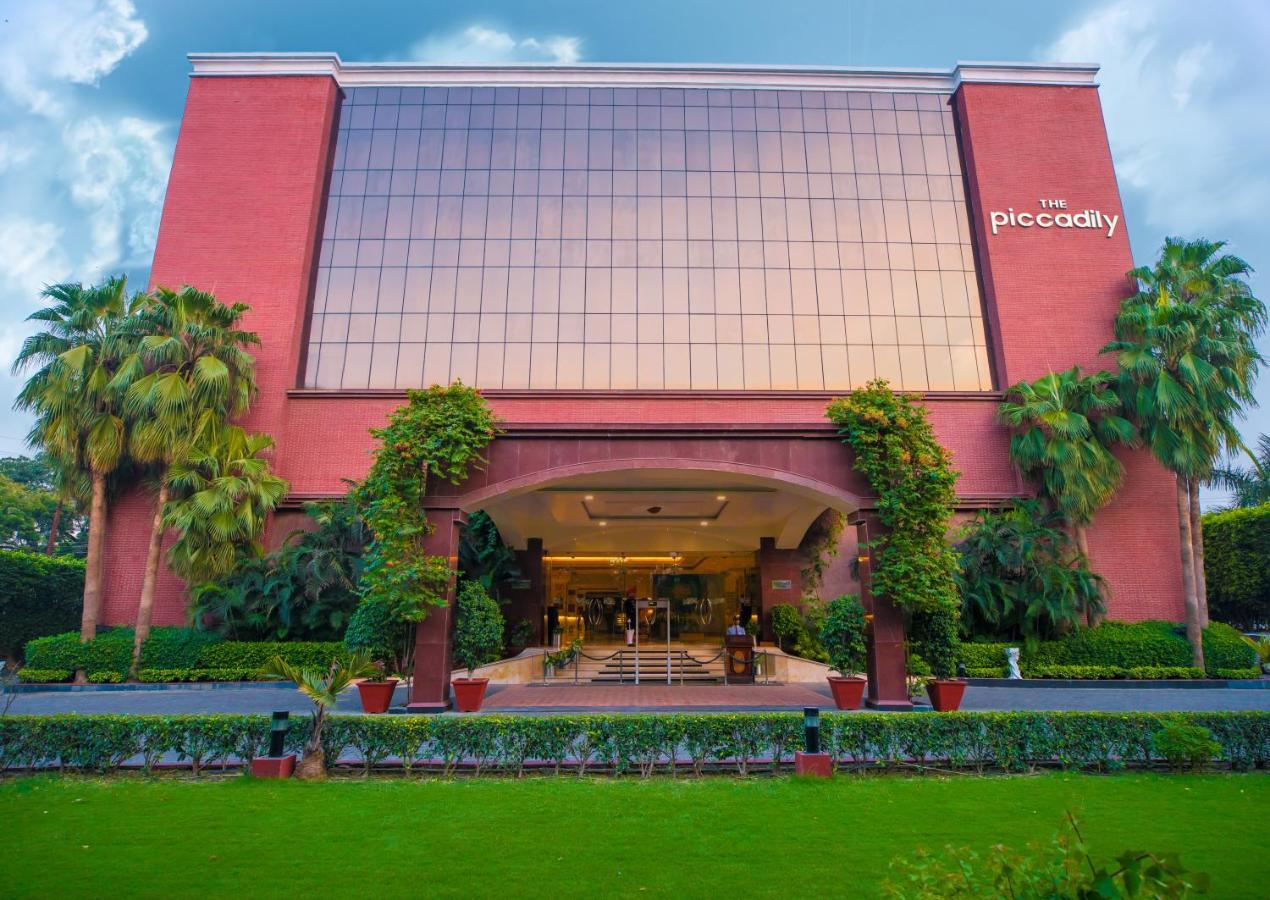 The Piccadily Hotel Lucknow Exterior photo