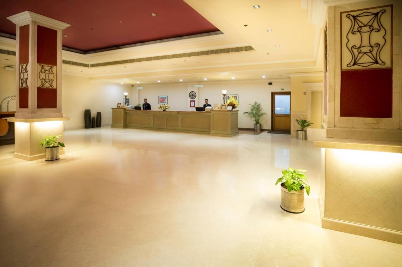 The Piccadily Hotel Lucknow Exterior photo