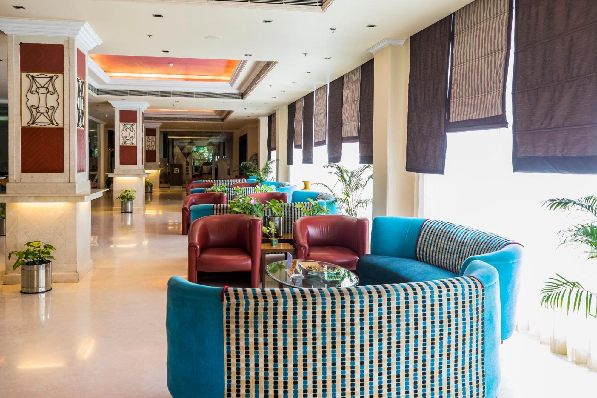 The Piccadily Hotel Lucknow Exterior photo