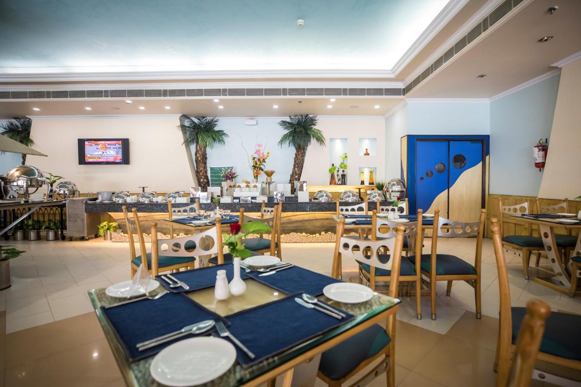 The Piccadily Hotel Lucknow Exterior photo