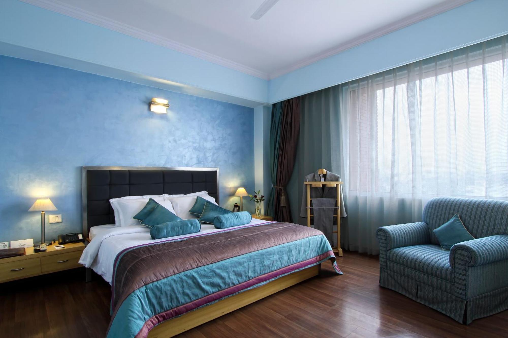 The Piccadily Hotel Lucknow Exterior photo
