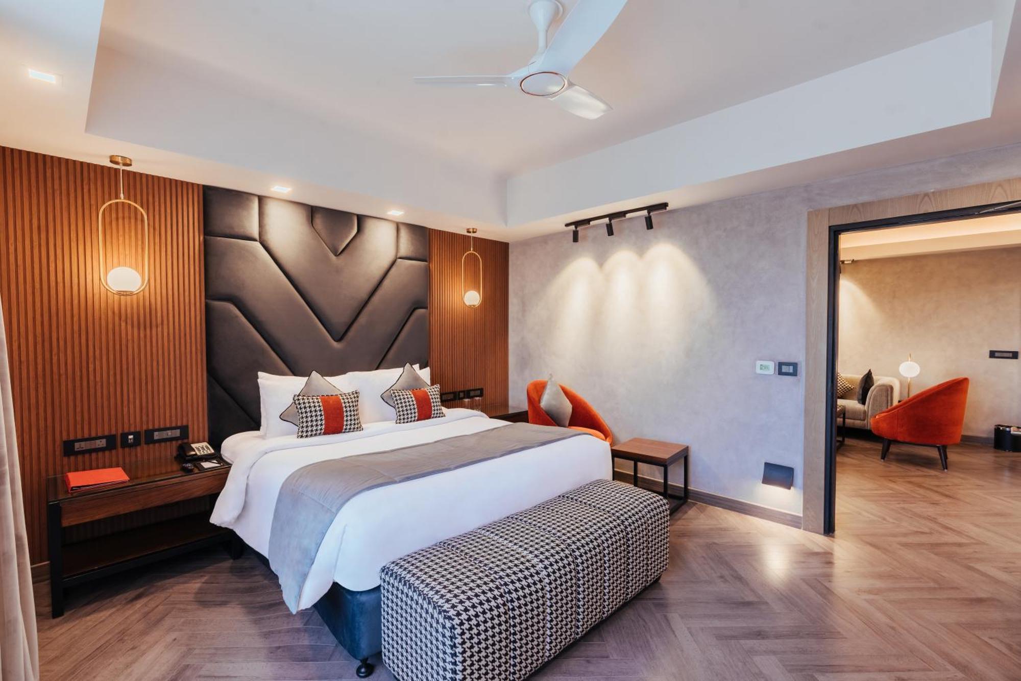 The Piccadily Hotel Lucknow Exterior photo