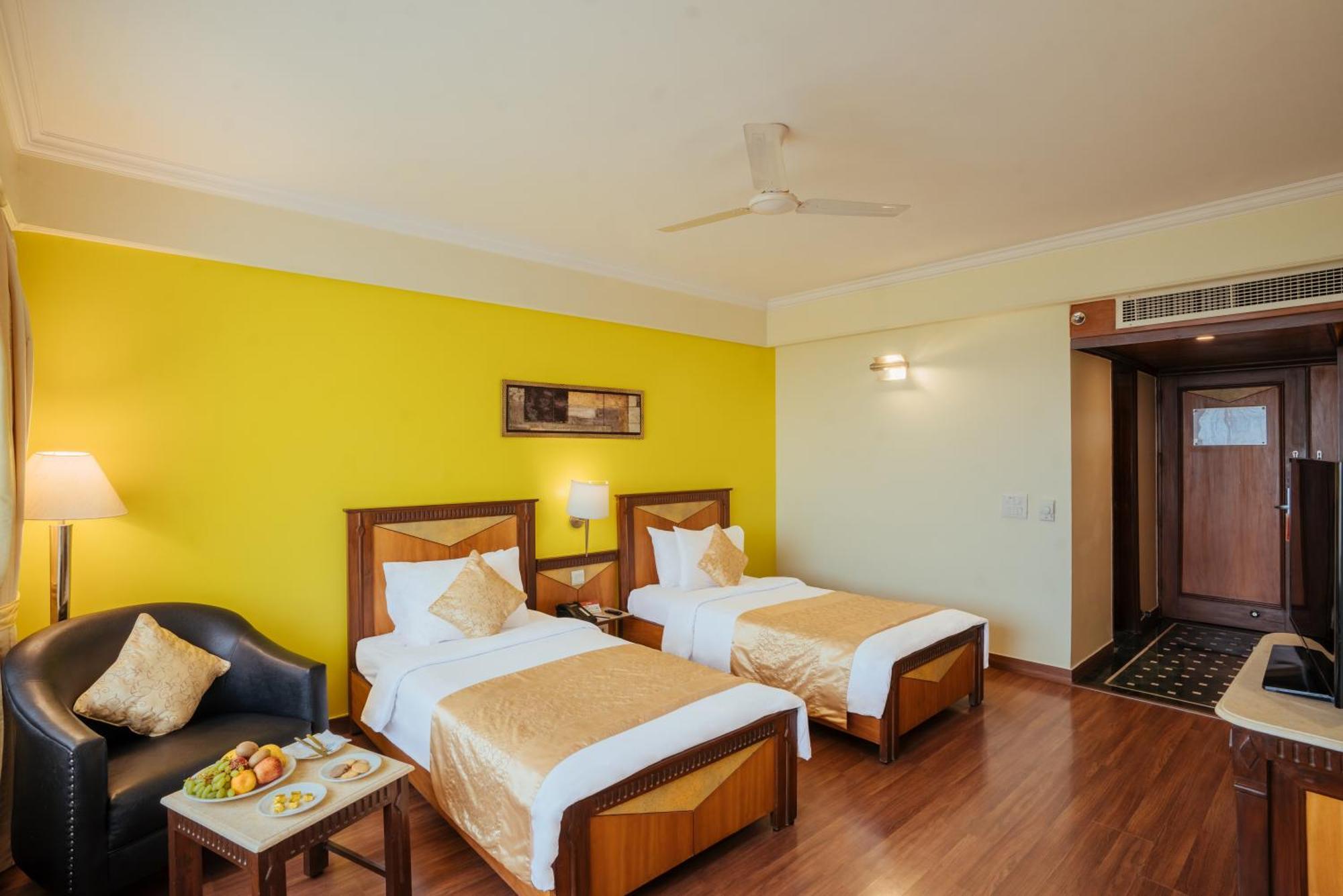 The Piccadily Hotel Lucknow Exterior photo