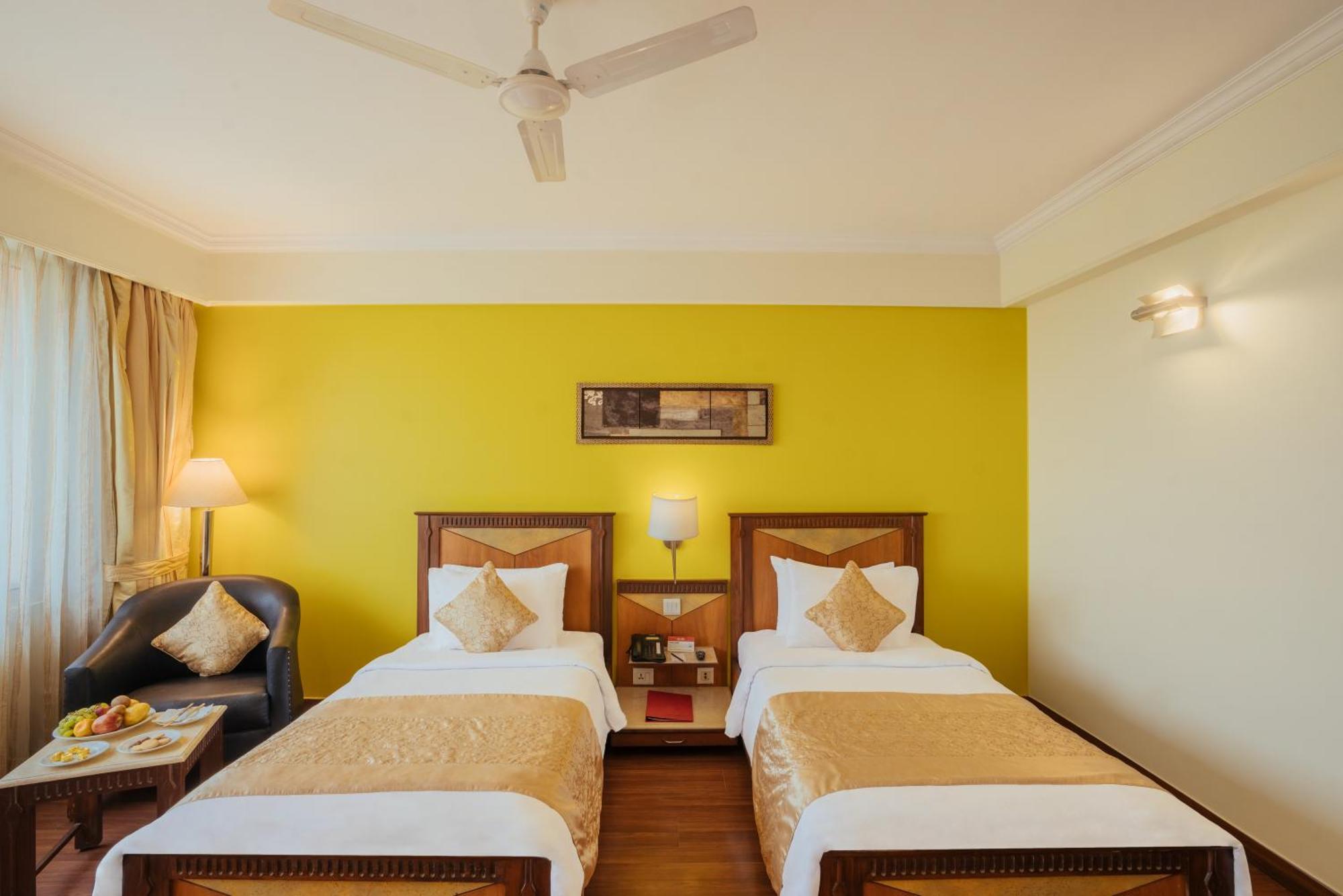 The Piccadily Hotel Lucknow Exterior photo