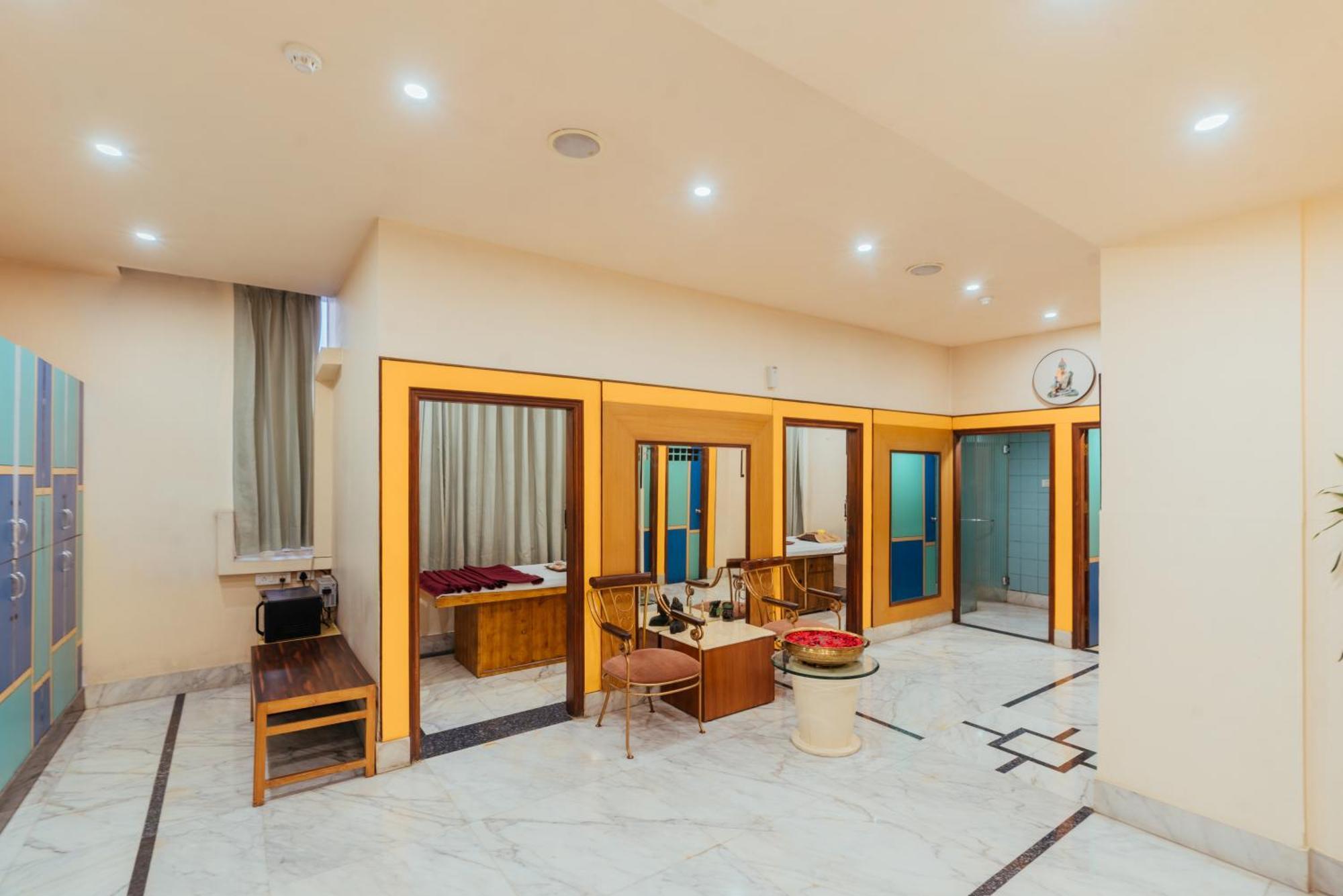 The Piccadily Hotel Lucknow Exterior photo